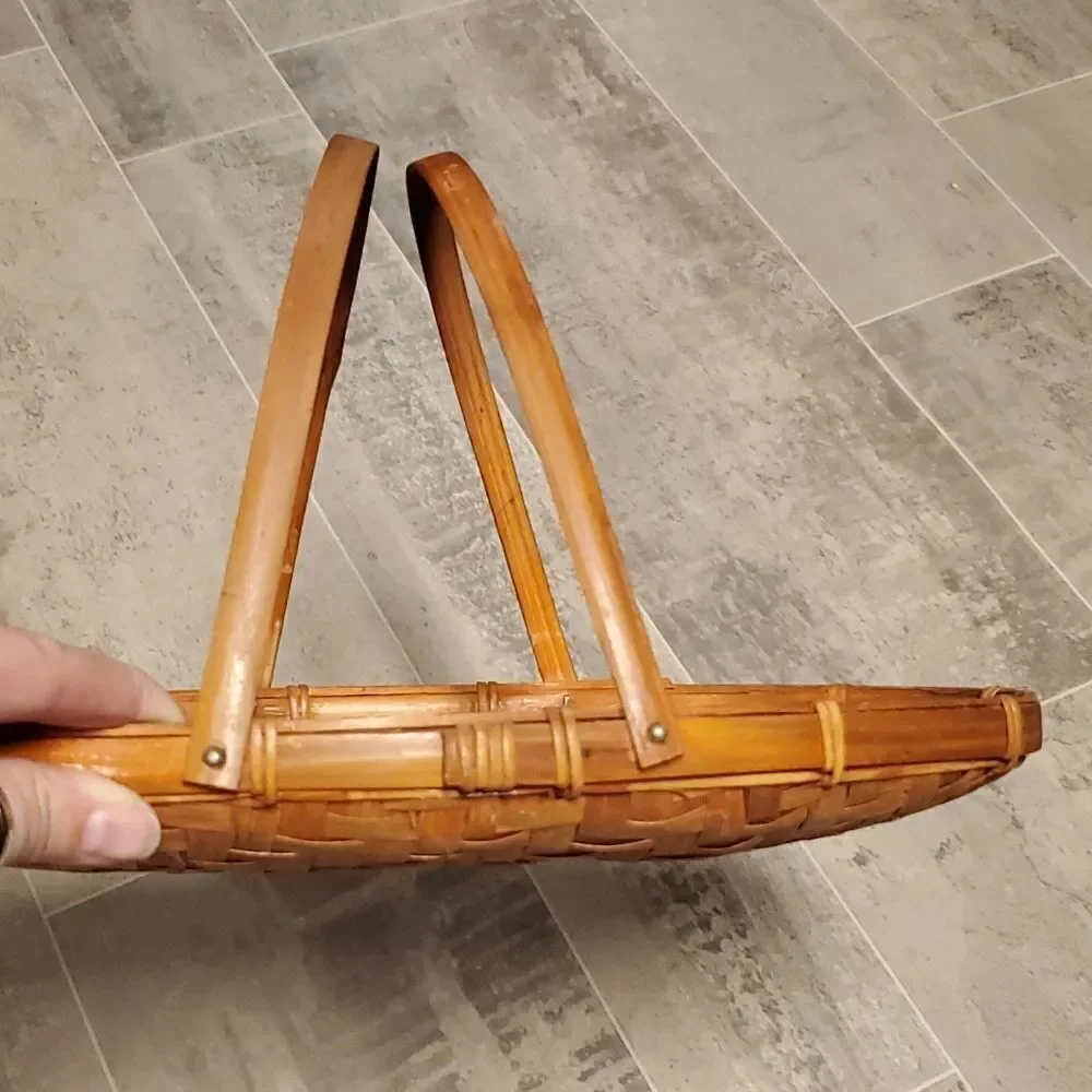 EUC Vintage Thin Oval Basket w/Handles